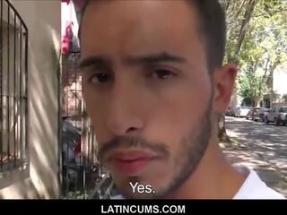 Rovný latino twink chlap v prdeli pro hotovost